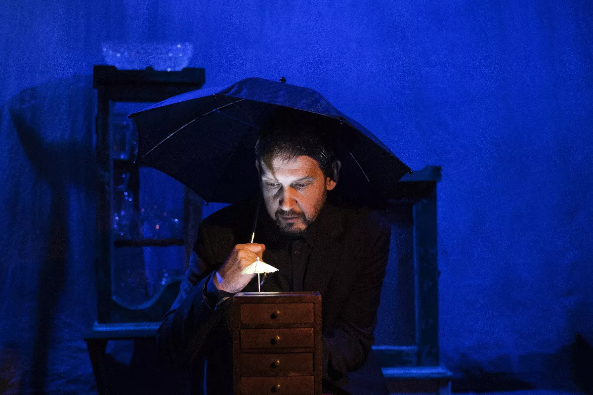 丹麥《夜燈》首登歌劇院  開啟意想不到旅程